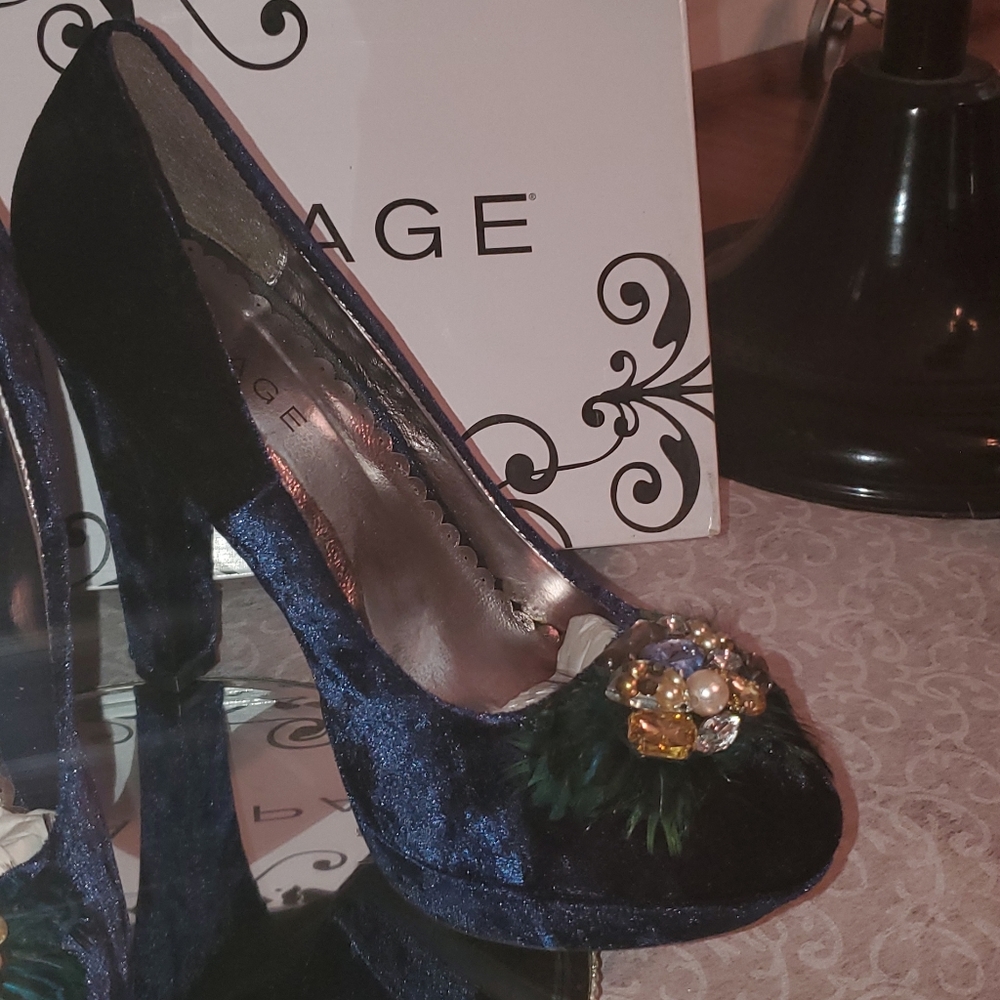 Navy Velvet pumps - Picture 5 of 7